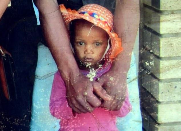 南非妈妈狂砍罪犯,南非五十六岁母亲提刀砍死三人