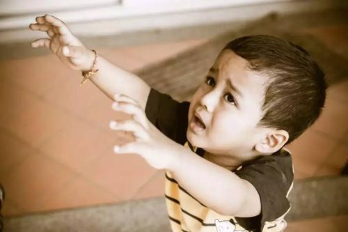 孩子爱咬指甲怎么办,孩子爱咬指甲用什么药