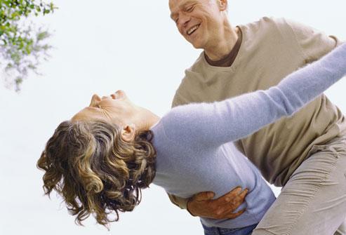 涨姿势！男性勃起障碍很可怕？听过用松紧带和真空泵