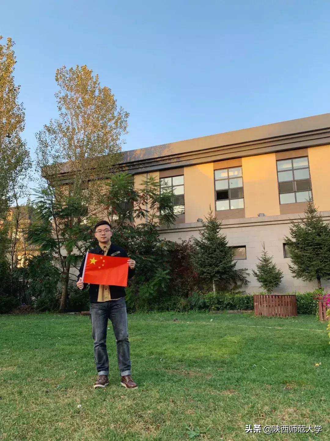 我与国旗共舞,我与国旗并肩