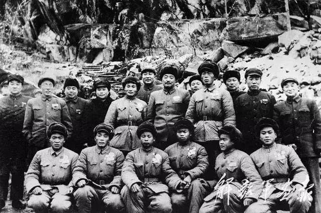 缅怀贺龙元帅，难忘菜刀、烟斗与胡子