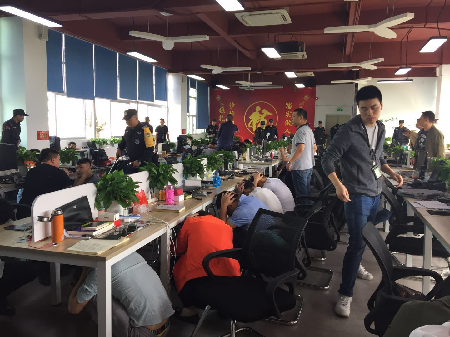 深圳龙岗警方电信诈骗,不打针不吃药就能治疾病