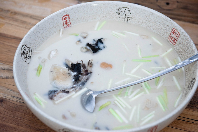初夏品风凉饭，南北湖商玉客栈，推窗有山水
