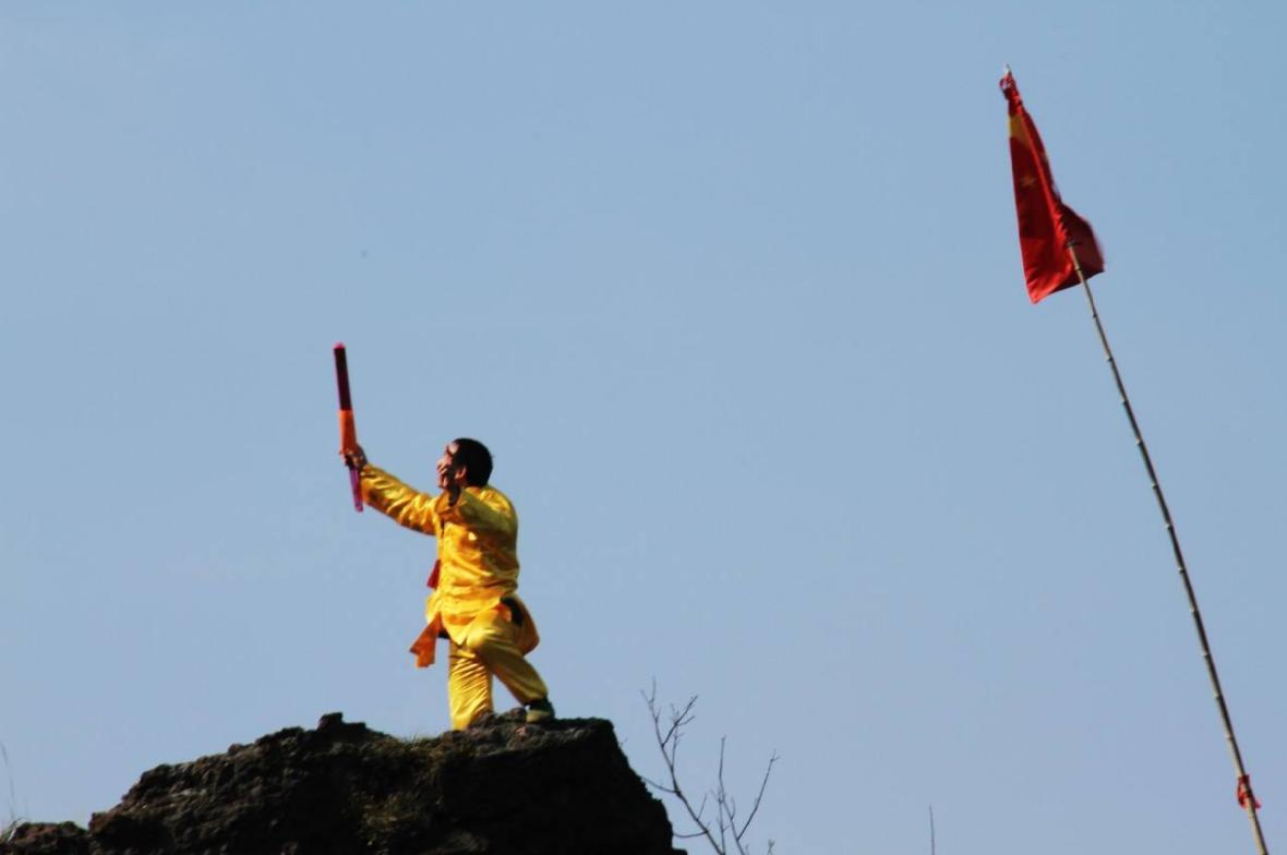 湖南崀山烧香师能飞檐走壁,湖南崀山职业烧香人飞檐走壁