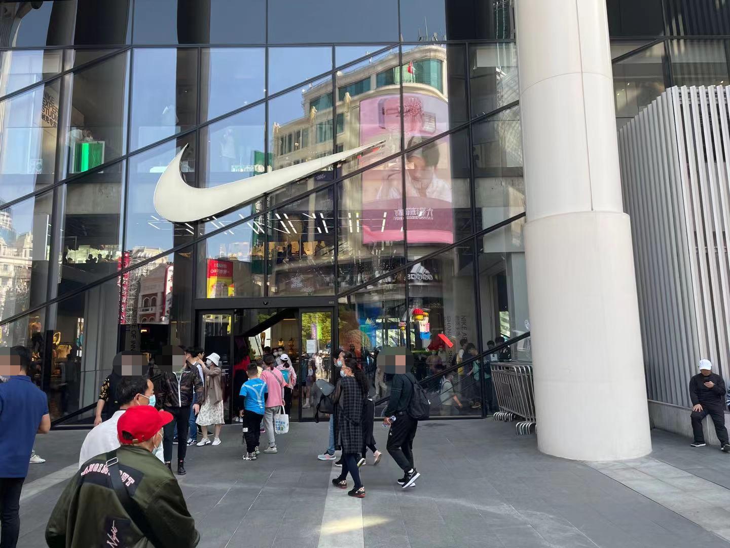 陪美籍同事五一节出游:阿迪、耐克店人员爆满,老外的话很打脸