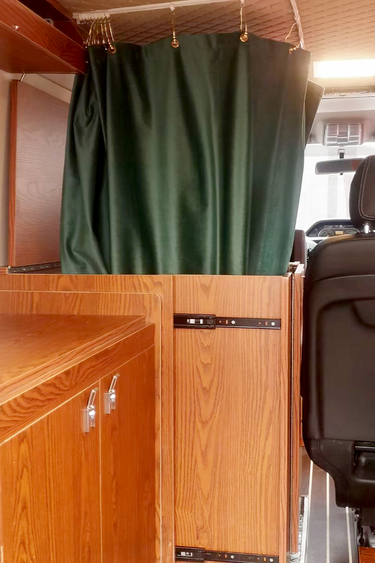 短轴B型还带折叠抽拉式卫生间远足也可冲凉的小胖虎房车