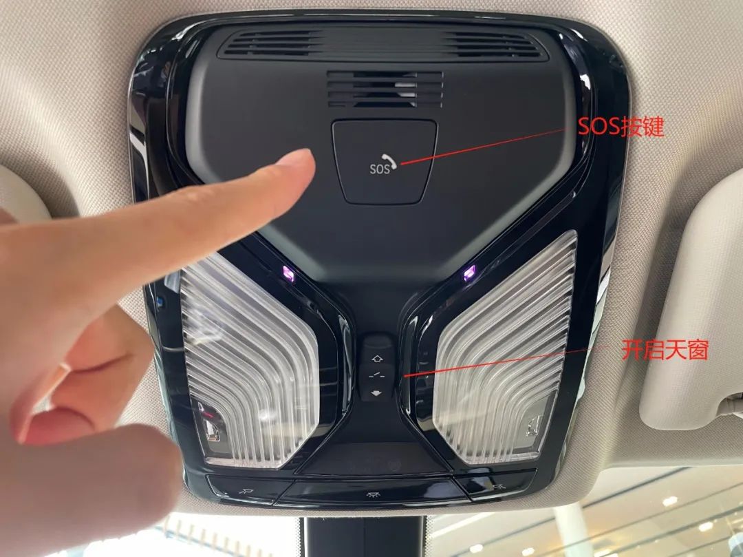 暴雨天气车辆落水自救,遇到暴雨在车内如何自救