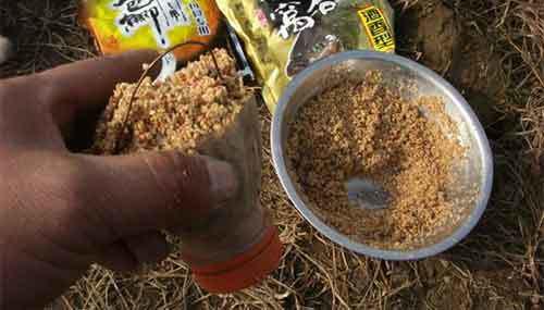 钓鱼先诱鱼，这么多年的钓鱼经验告诉我，打窝也是很有技巧的