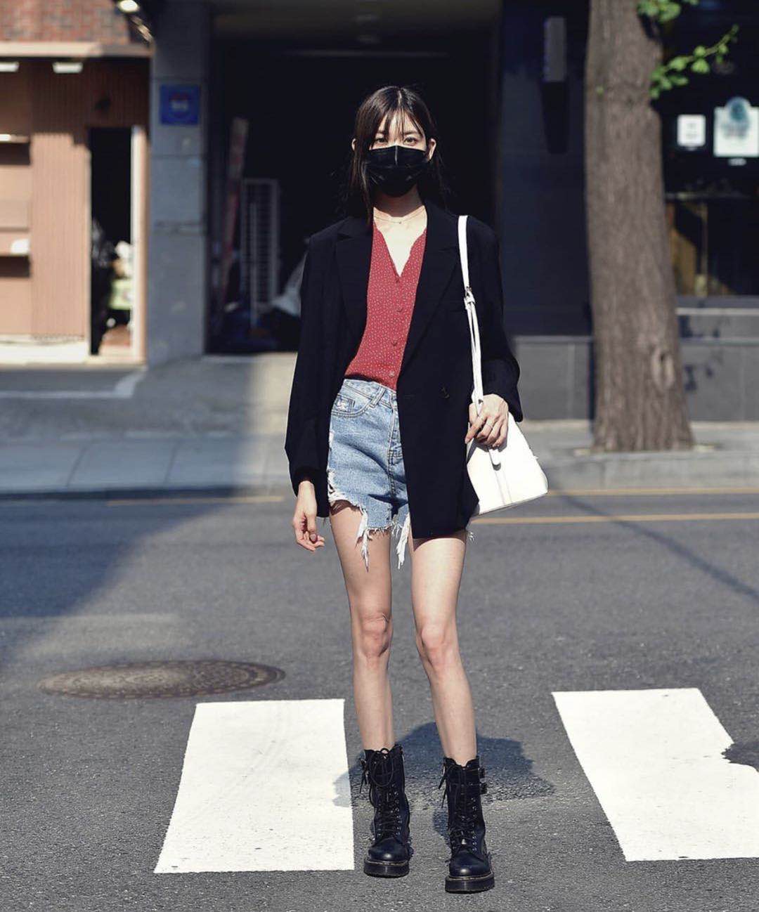 韩国小姐姐穿夏天马丁靴,韩国小姐姐中筒靴子搭配