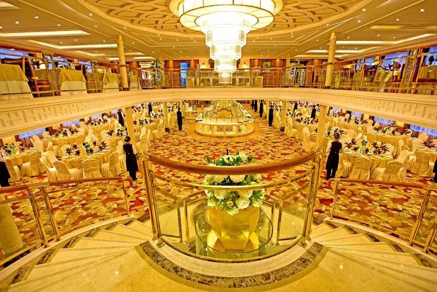 世界顶级豪华游轮合集,世界上7个不可思议的豪华游轮