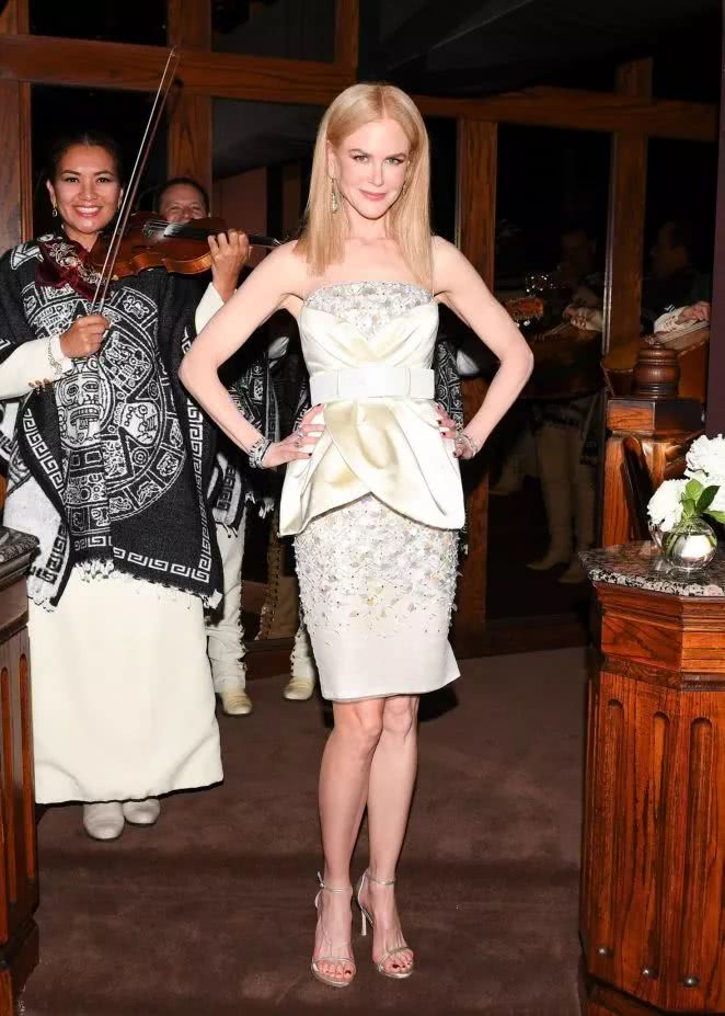 杨幂肯豆私服,肯豆杨幂跳舞走红毯