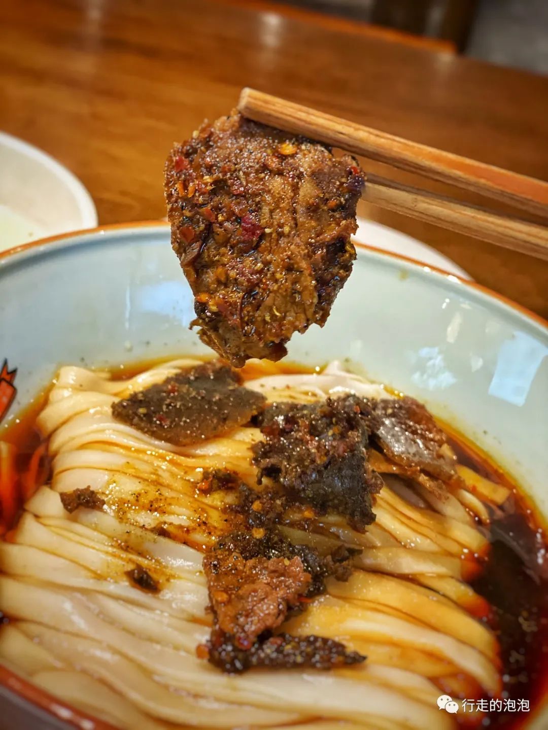 「岳阳攻略」被誉为“湖南夜宵扛把子”的烧烤城，还是小龙虾基地