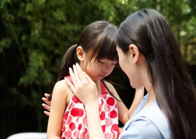 孩子在学校被人打了不肯说怎么办,宝宝被人欺负只会哭不还手怎么办