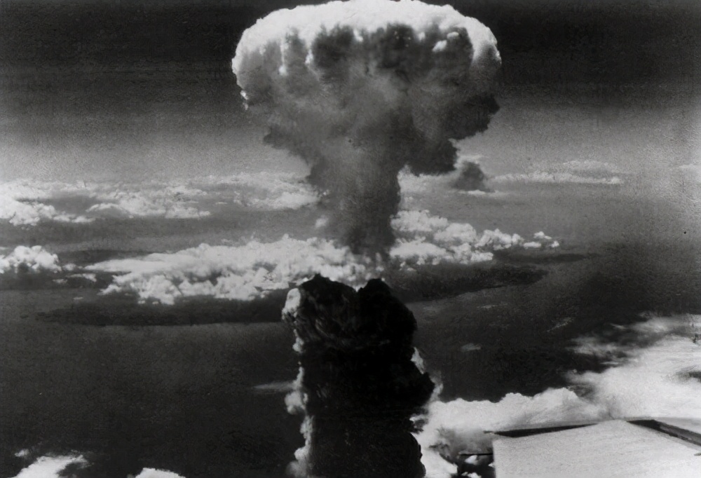 被轰炸后的广岛,被轰炸过后的长崎