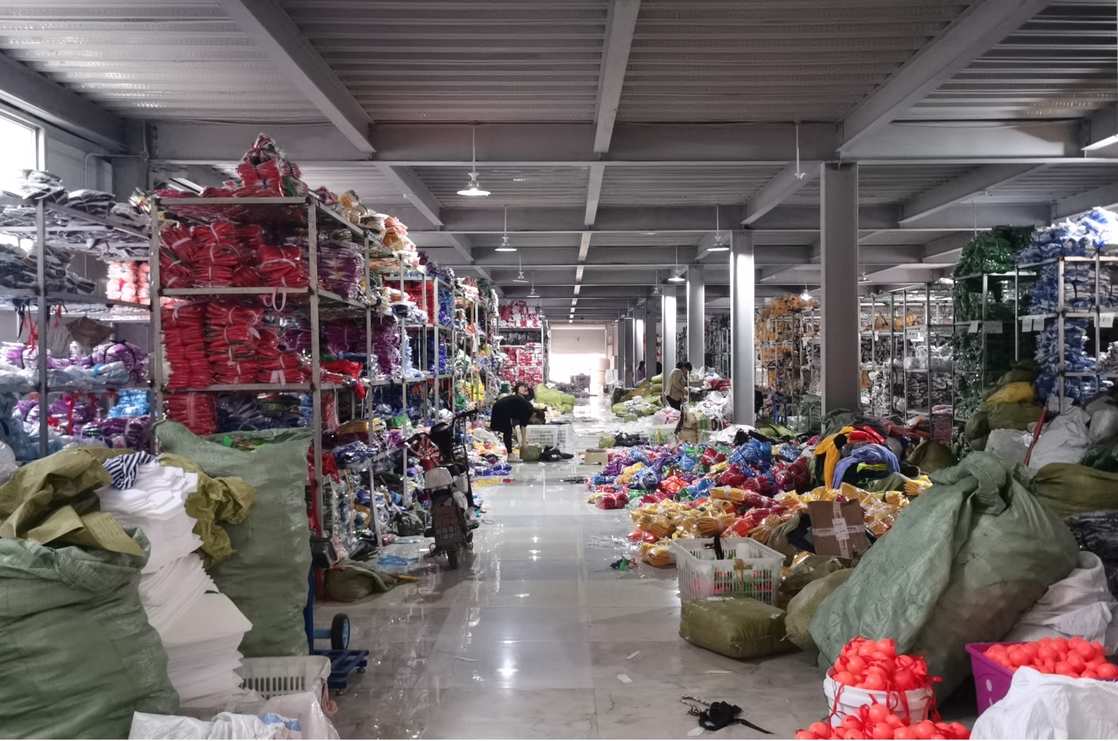 探访玩梗下的真实网红县曹县：房价五千，电商村人均年入10万，承揽全国三分之一汉服和九成日本棺木市场