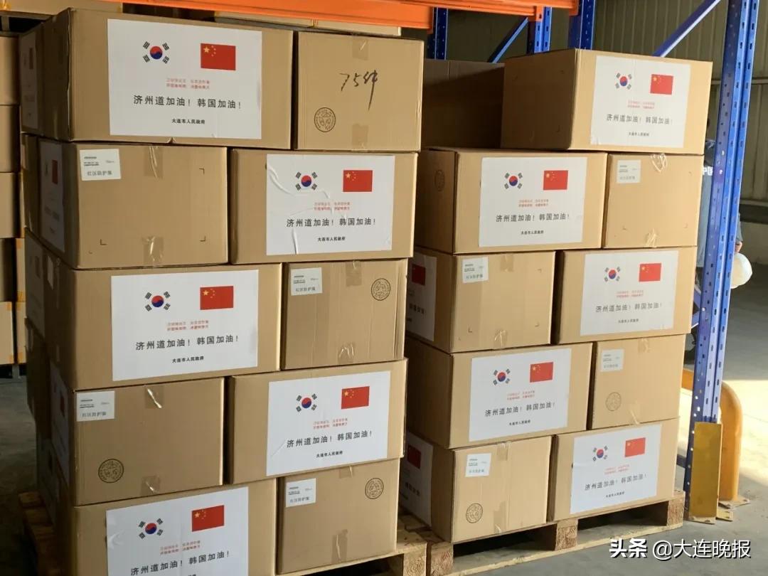 致敬大连最美守护者,大连致敬抗疫英雄图片