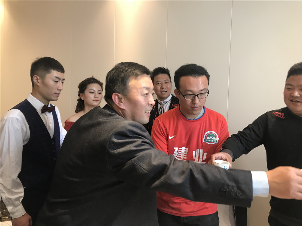 河南建业吴龑上看台,河南球迷和吴龑