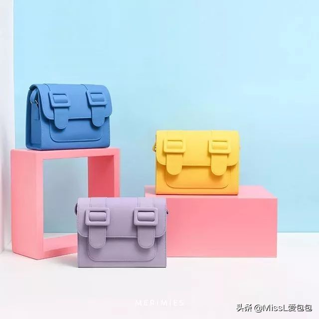 天热了买件衣服,天热了该买什么衣服呀