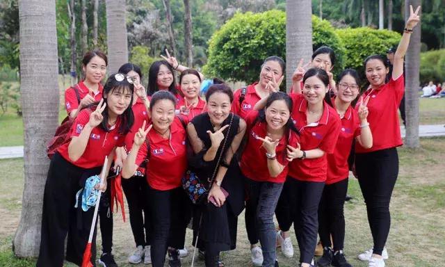 巨邦清明献花丨人间四月无心芳菲，上山看总设计师改革大步豪迈