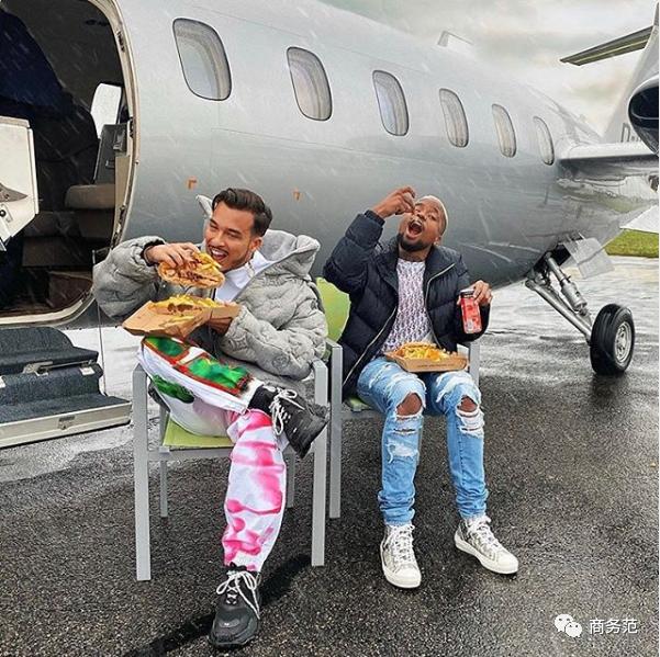 富二代发朋友圈的视频,富二代故意发朋友圈