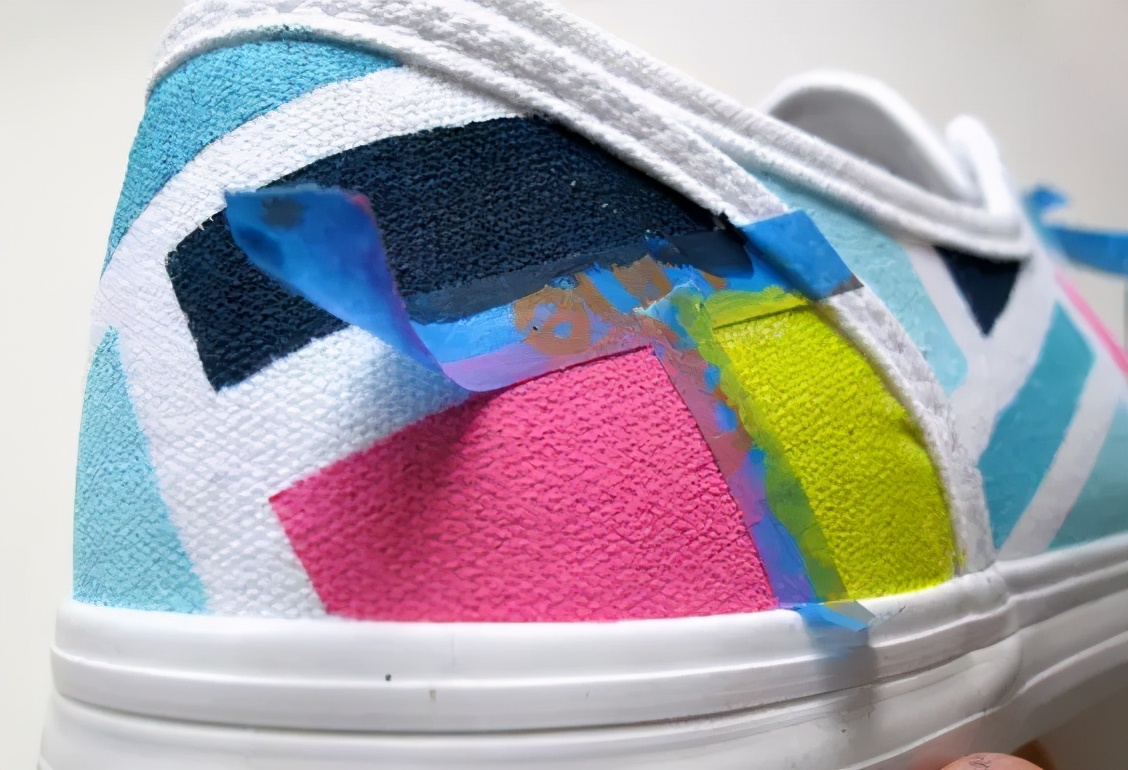 穿腻了小白鞋可以这样来改造,教你把小白鞋变潮流