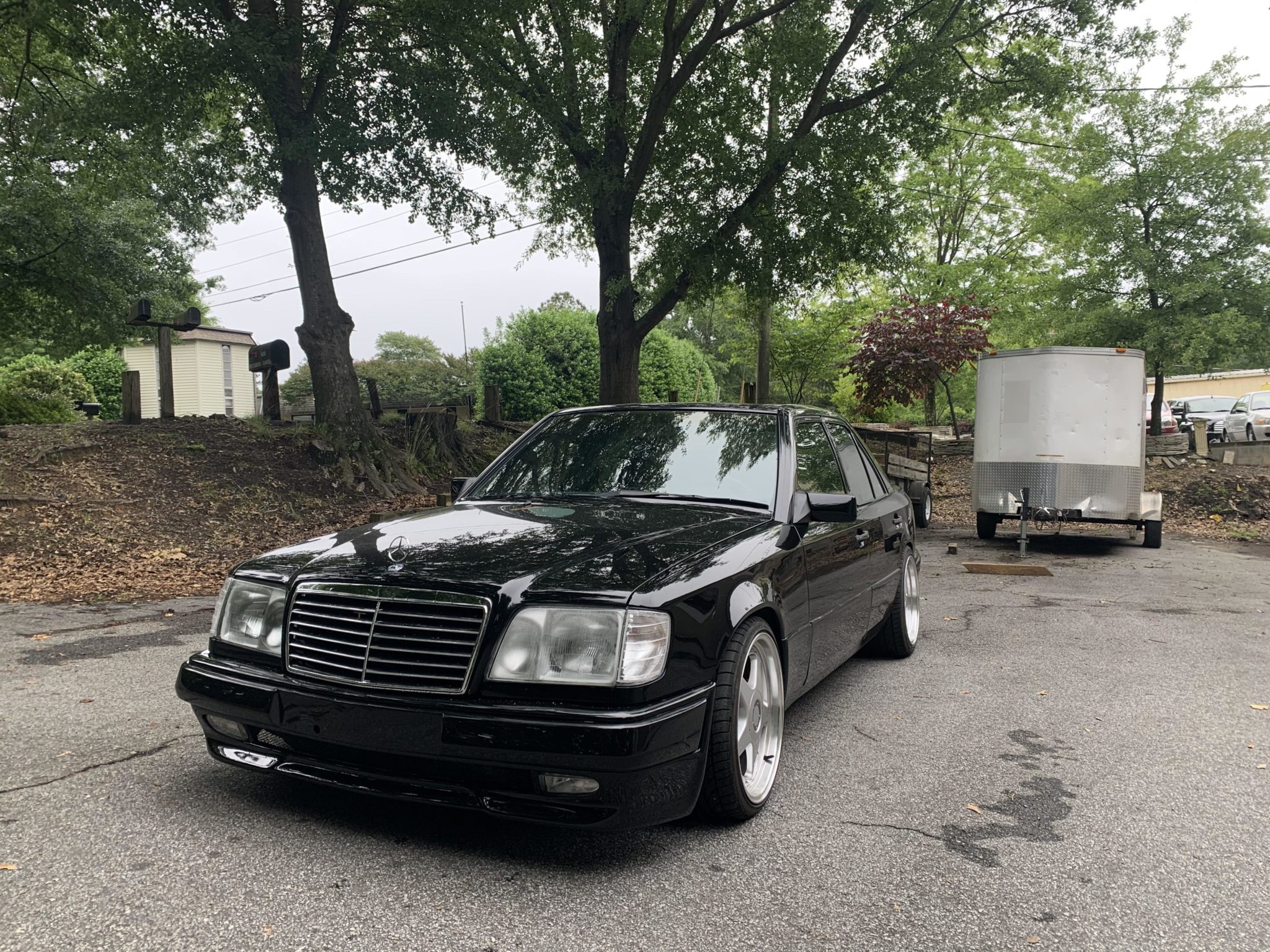 你信么？30年前的“小虎头”奔驰E级，至今还有人念念不忘