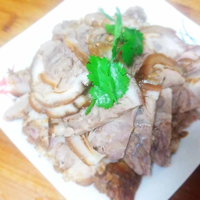 自制肘子上色,自制无骨酱肘子