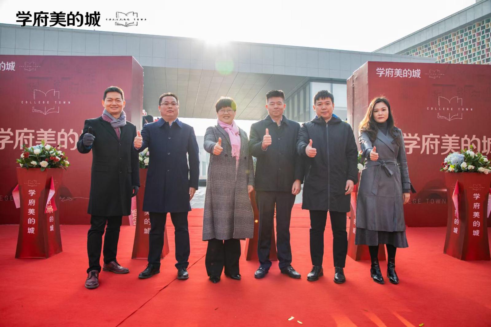 近千人围拥!学府美的城营销中心,盛启智慧生活尊荣