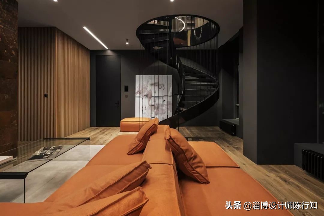 旋转楼梯有没有高端一点的,旋转楼梯适合轻奢风还是新中式