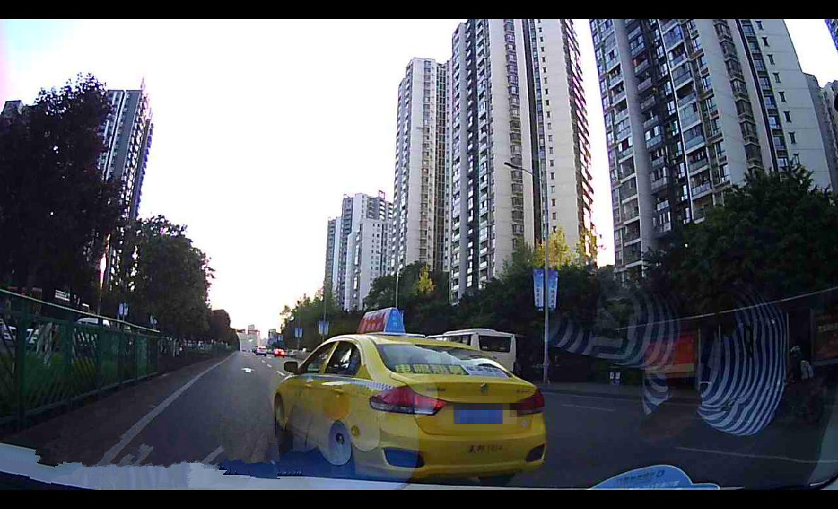 遇到开车插队的最佳解决方法,被恶意别车插队怎么举报