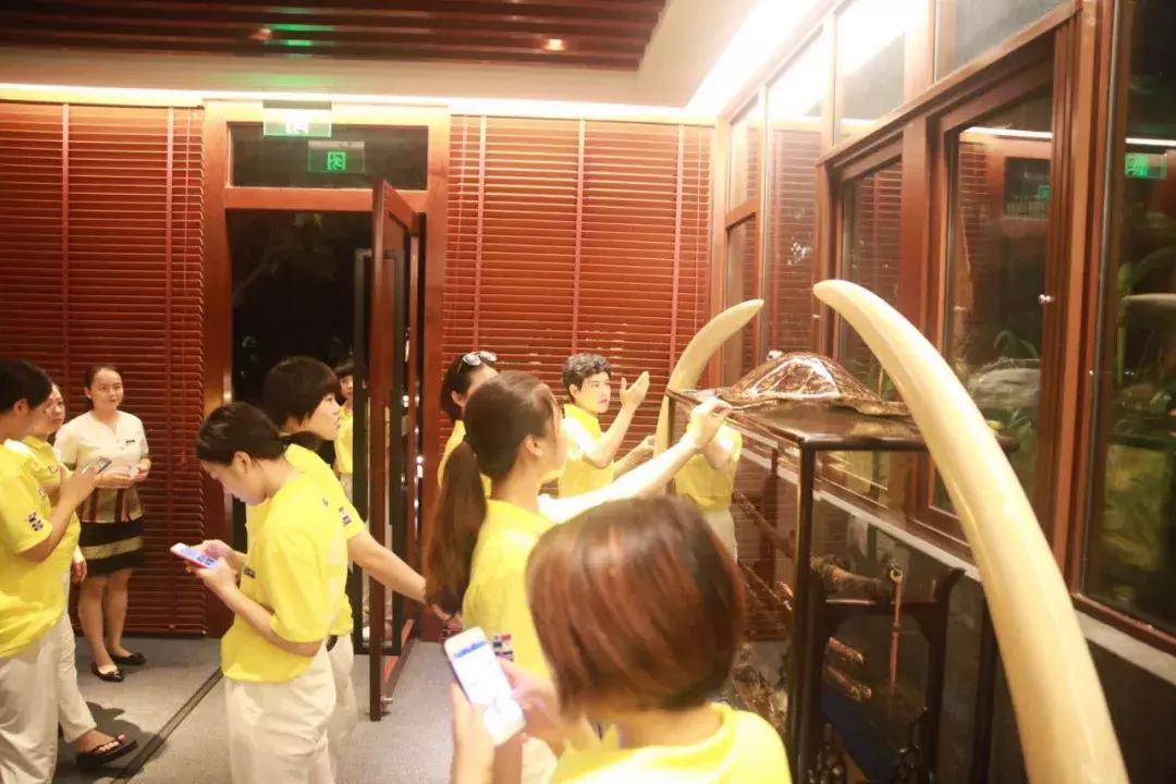 巨邦快乐集结号丨看见了,其中一艘游艇上,是我们的船长大舅哥