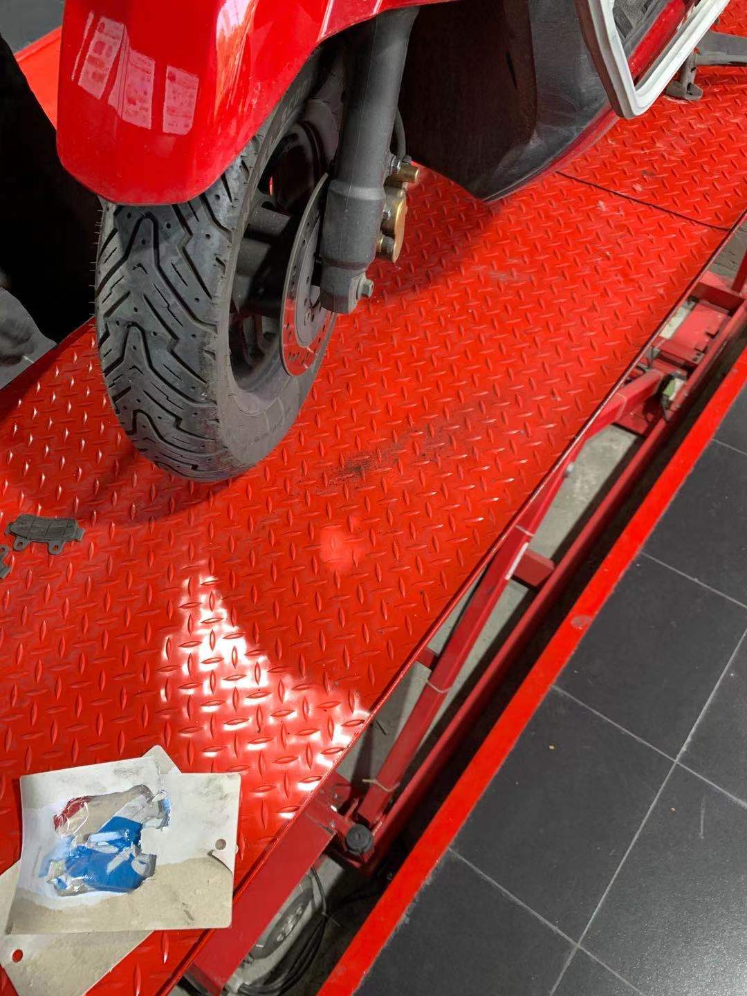 本田裂行125踏板有防盗报警功能吗,新大洲本田裂行125踏板评测