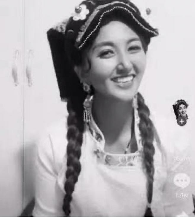 普通女性被采访,当女性被问到年龄的反应