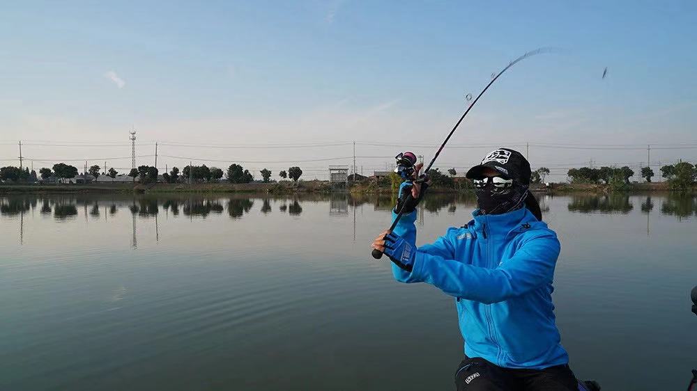 蓝旗鱼振动波路亚翘嘴,振动亮片钓翘嘴