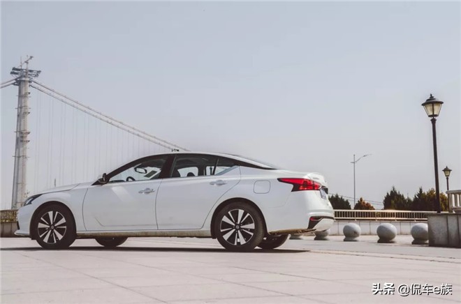 动力强又舒适的2.0排量,日产天籁2.0l试驾