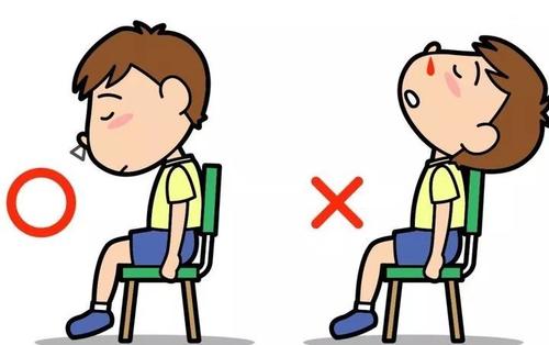 高温干燥的盛夏降临，宝宝越发爱流鼻血，这时候家长该如何处理呢