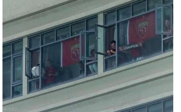 中超球迷骂裁判原视频,中超球迷名场面骂裁判