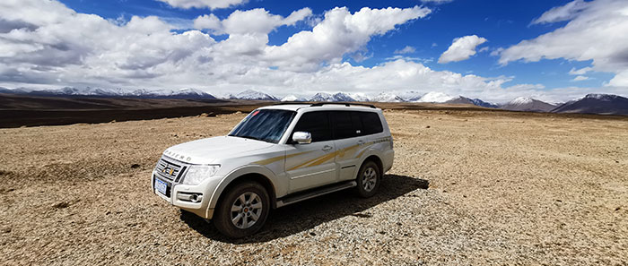 进口硬派越野30万,纯越野车20万左右