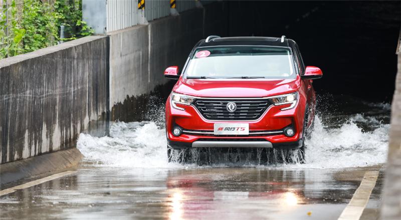 东风风行t52022款手动挡低配试驾,东风风行t5马赫版试驾体验