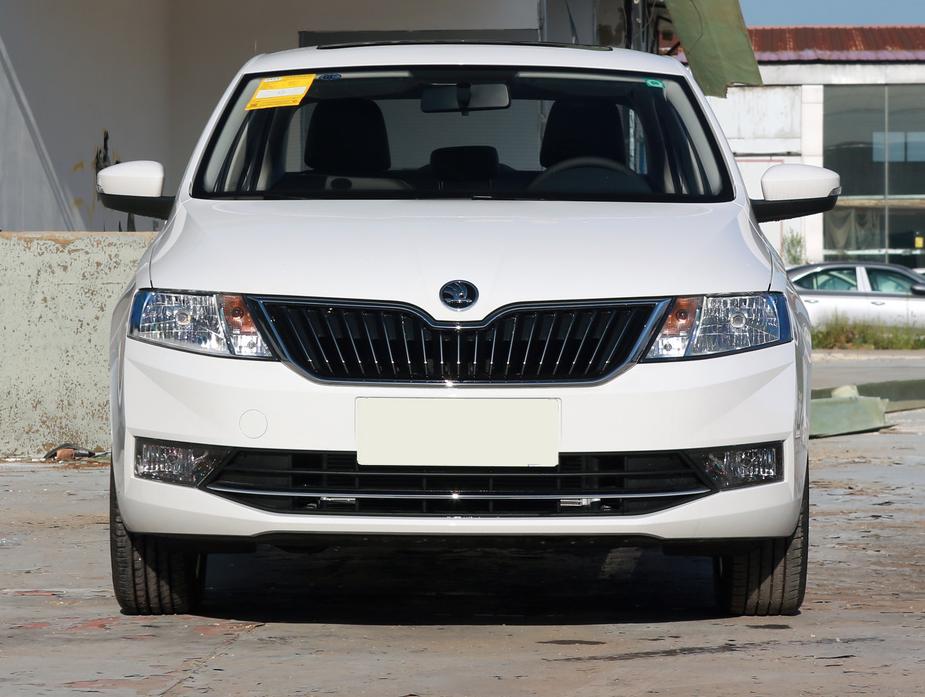 这合资底盘扎实，德系品质、桑塔纳*亲近**，油耗4毛，已跌至5.64万