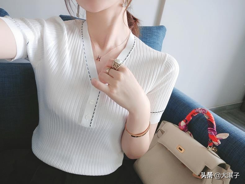 有的t恤特显壮,有一件百搭的t恤