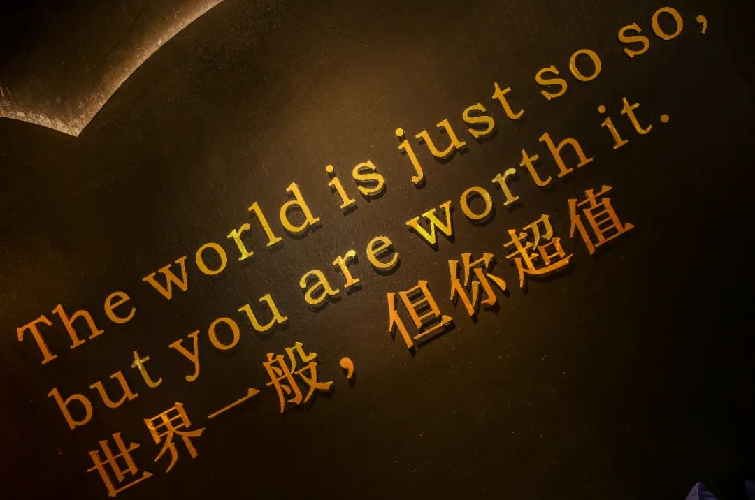 达明路上这家「黑店」，靠着瀑布芝士杀疯了