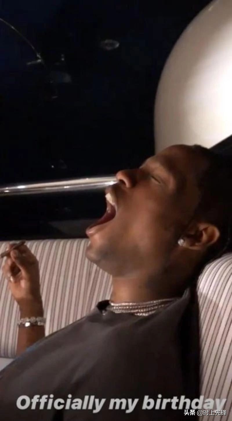 凯莉詹娜钻石,凯莉詹娜首饰图片