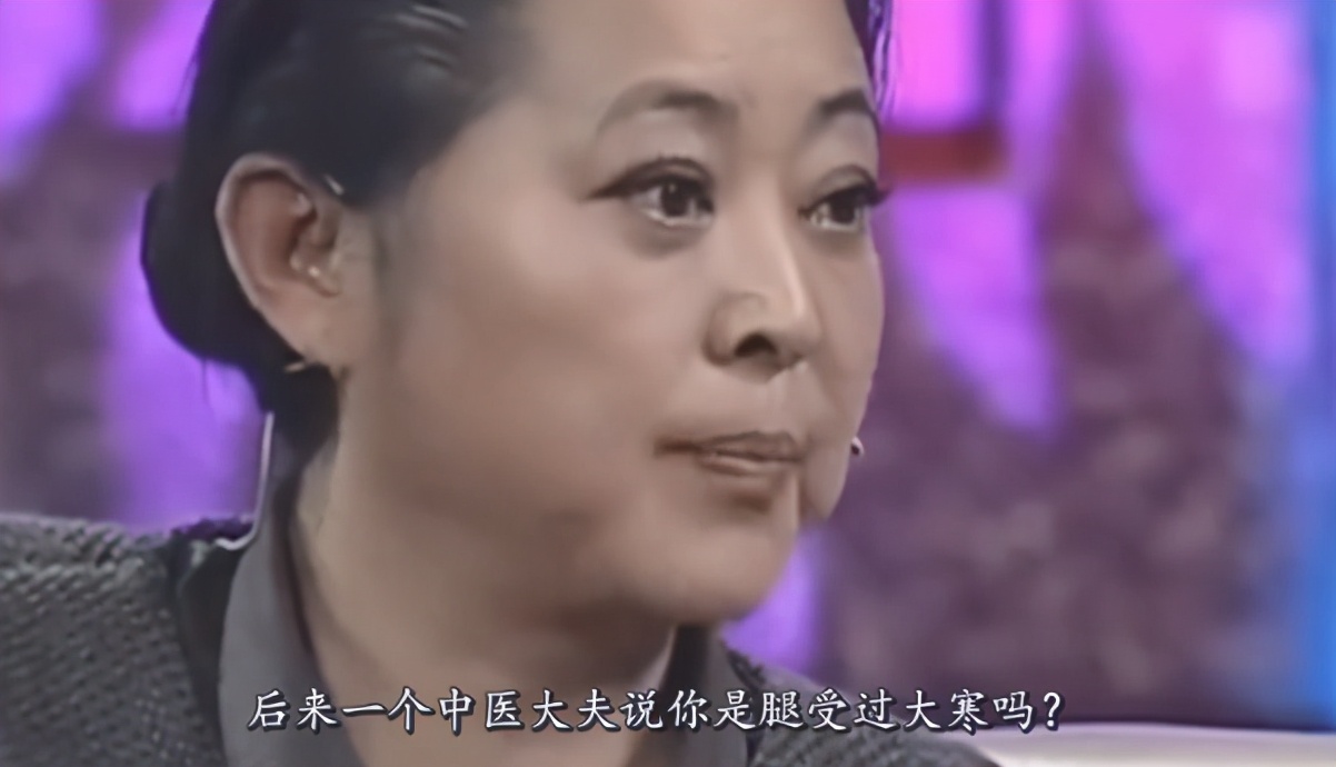 61岁倪萍暴瘦！走路踉跄获朱迅搀扶，身体状态惹网友担忧