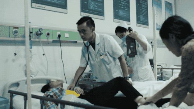 病房一堆人的真实照片,在医院病房的照片真实一点的