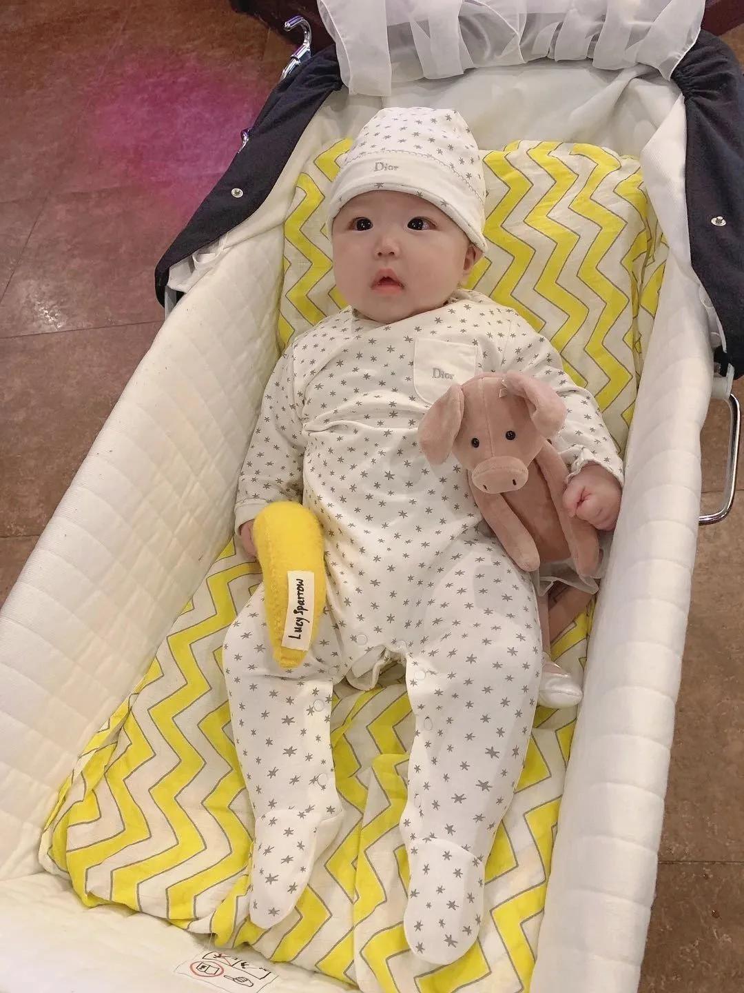 1岁就拥有百万衣橱！？这是人过的日子吗