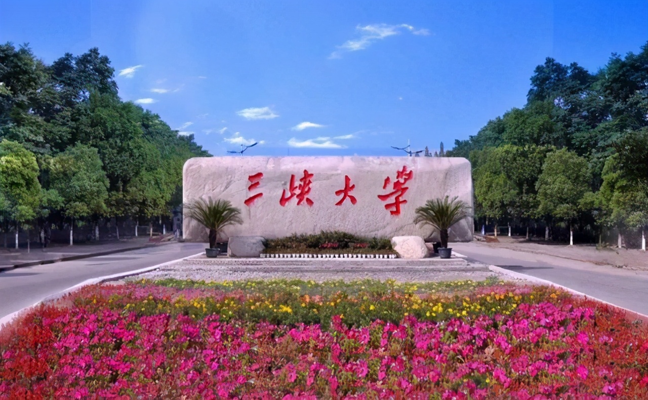 成绩一般的学生都能考上211的大学,中等学生报考比较不错的几所大学