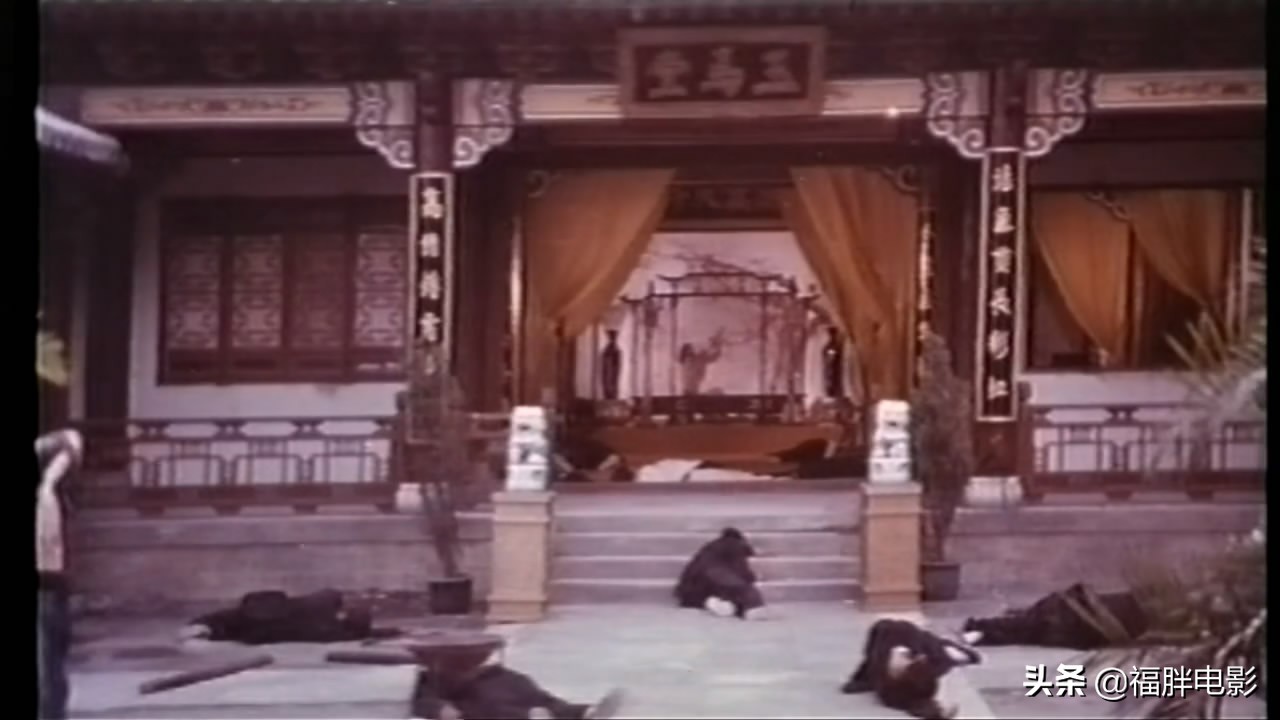 台湾武指戴彻的代表作《癫螳螂》：“尽皆过火，尽是癫狂”