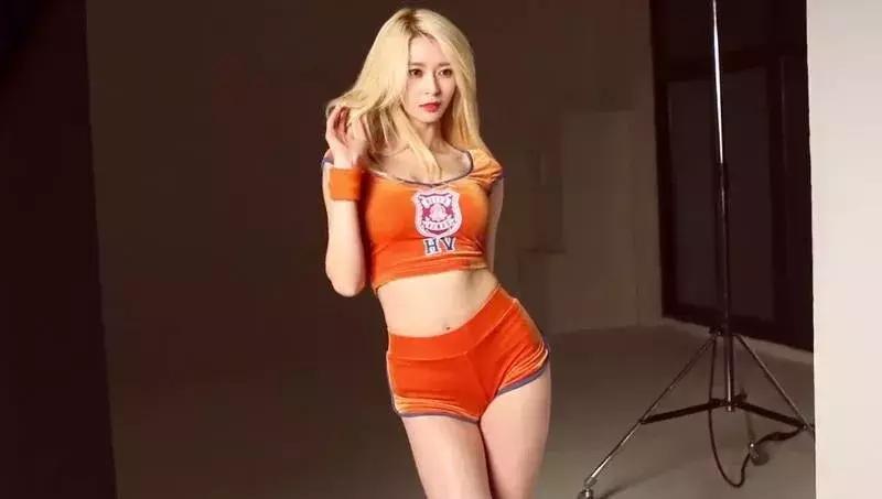 她被称为“女团性感标杆”，你评评理