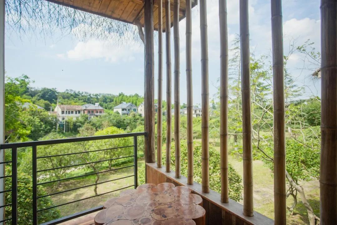 莫干山原木风绿野仙踪花园民宿,莫干山桃坡探险乐园绿野仙踪